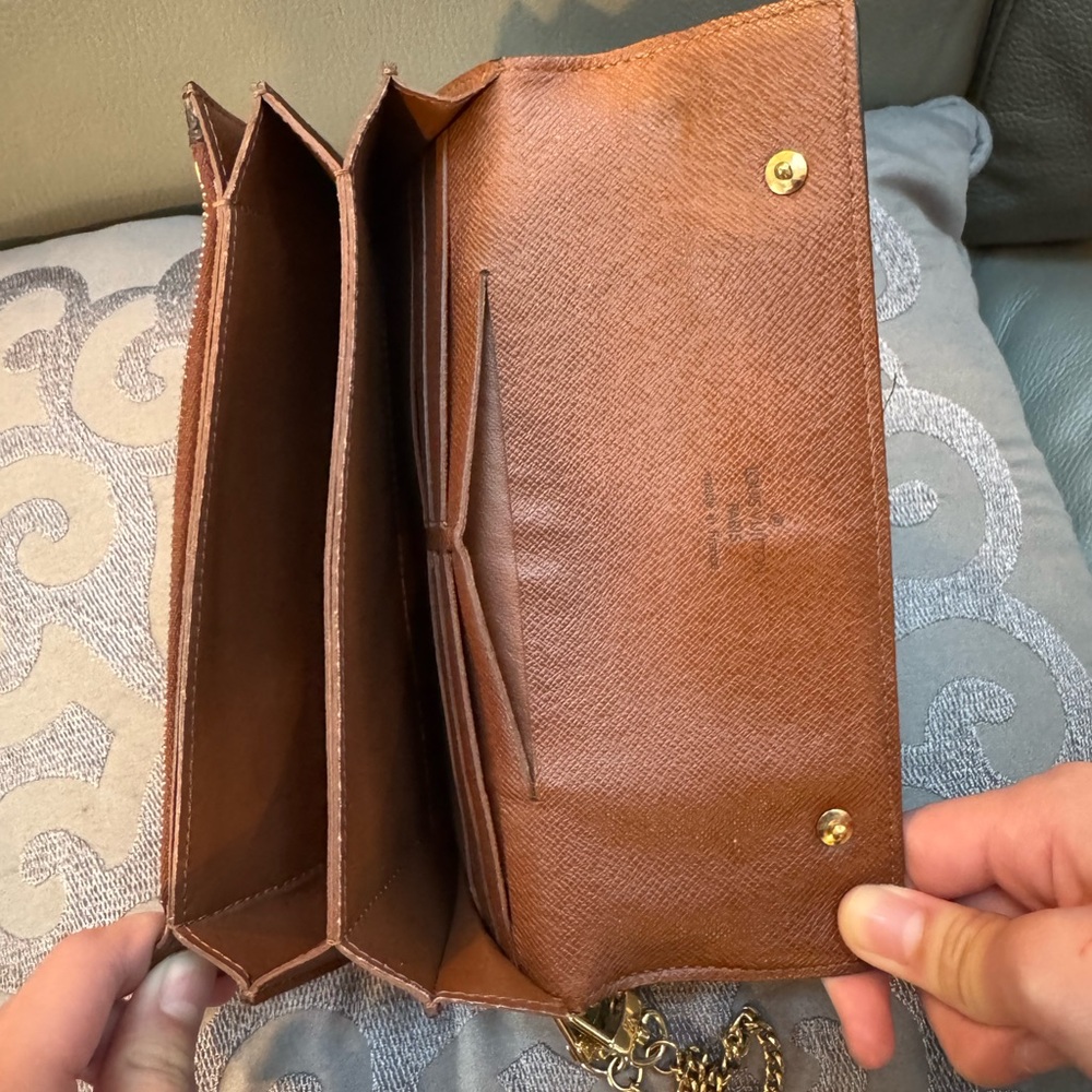 Luxury Brown Monogram Wallet with Chain - Picture 7 of 8